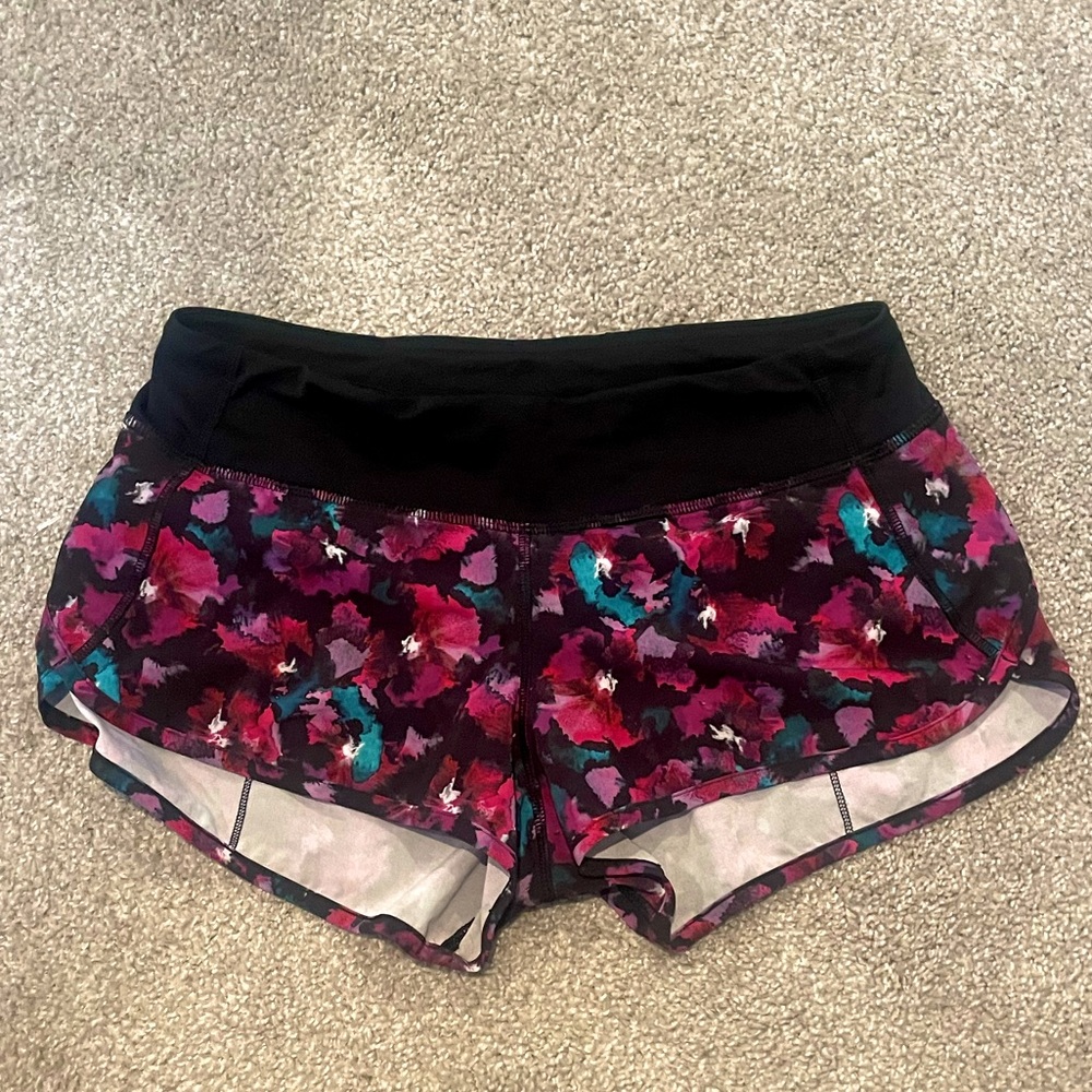Lululemon Speed-up Low Rise shorts, sz 6